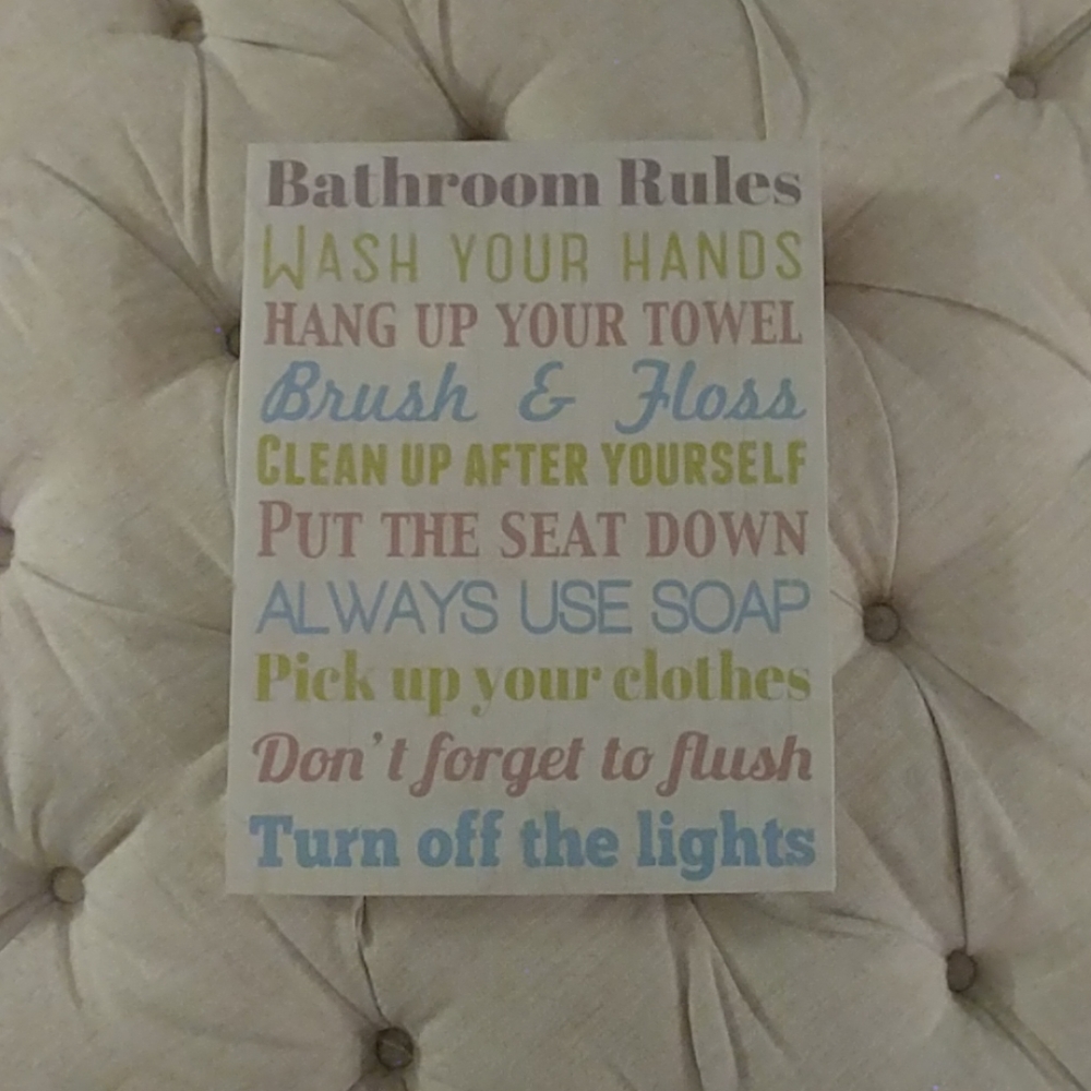 Bathroom wall decor